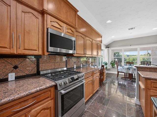 493 Chimney Cove DR, Marble Falls, TX 78654