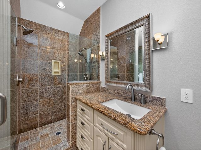 493 Chimney Cove DR, Marble Falls, TX 78654