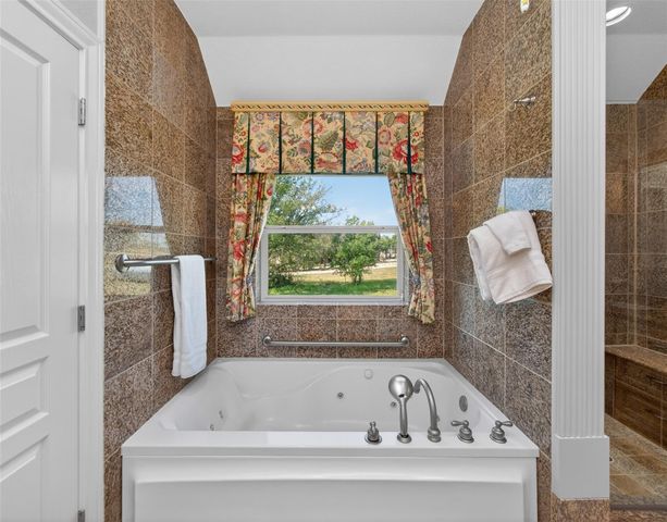 493 Chimney Cove DR, Marble Falls, TX 78654