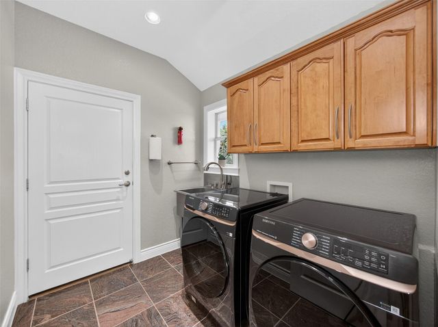 493 Chimney Cove DR, Marble Falls, TX 78654