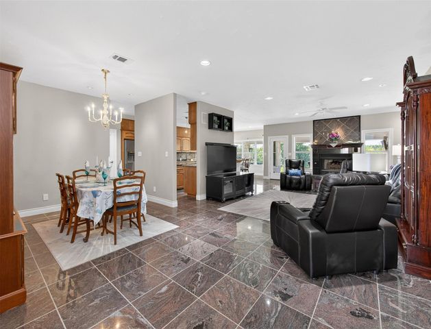 493 Chimney Cove DR, Marble Falls, TX 78654