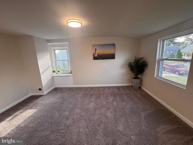 40 BUNTING LN, Aston, PA 19014