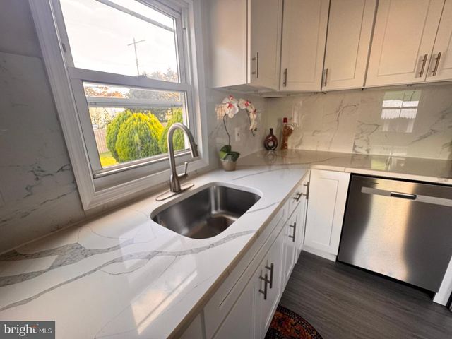 40 BUNTING LN, Aston, PA 19014