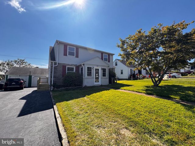 40 BUNTING LN, Aston, PA 19014