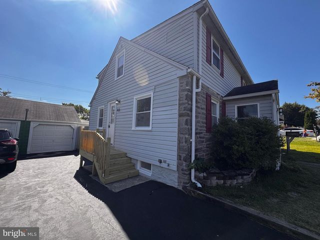 40 BUNTING LN, Aston, PA 19014