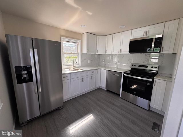 40 BUNTING LN, Aston, PA 19014