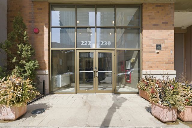 230 W Division Street 804, Chicago, IL 60610