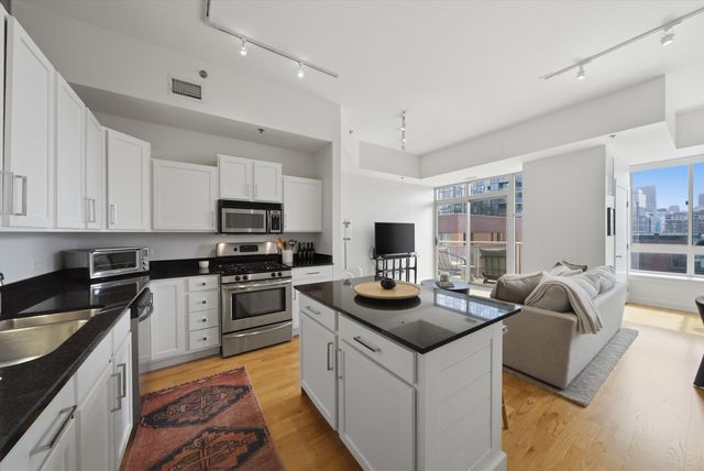 230 W Division Street 804, Chicago, IL 60610