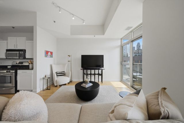 230 W Division Street 804, Chicago, IL 60610