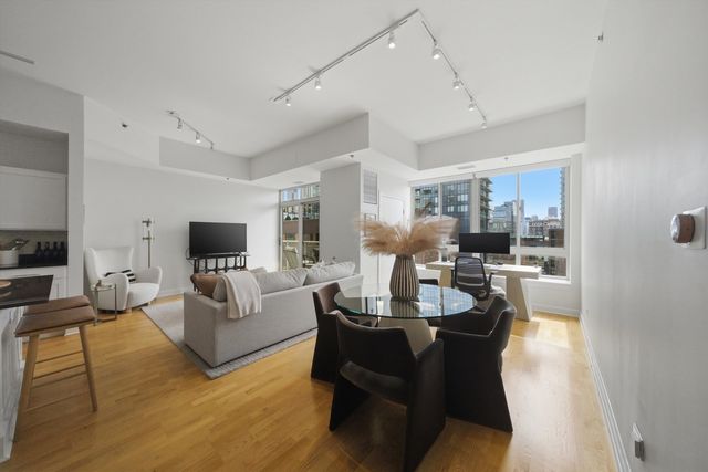 230 W Division Street 804, Chicago, IL 60610