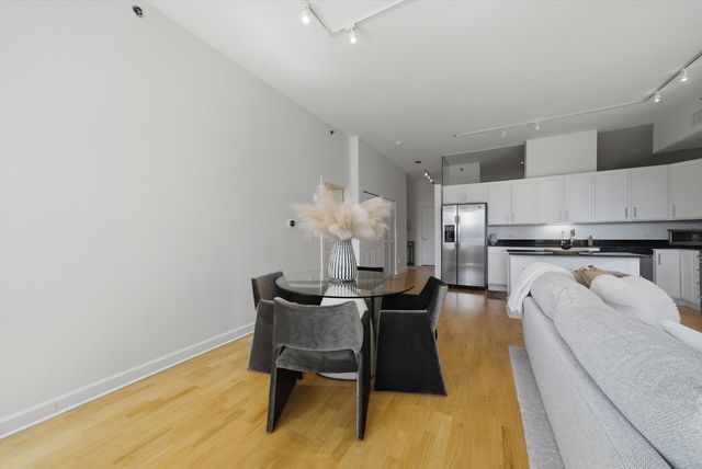 230 W Division Street 804, Chicago, IL 60610