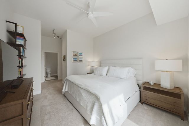 230 W Division Street 804, Chicago, IL 60610