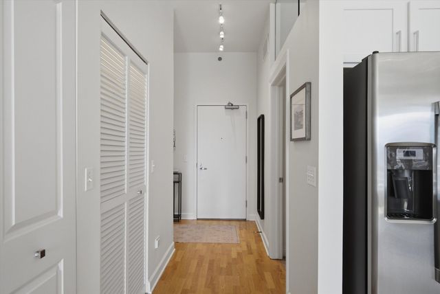 230 W Division Street 804, Chicago, IL 60610