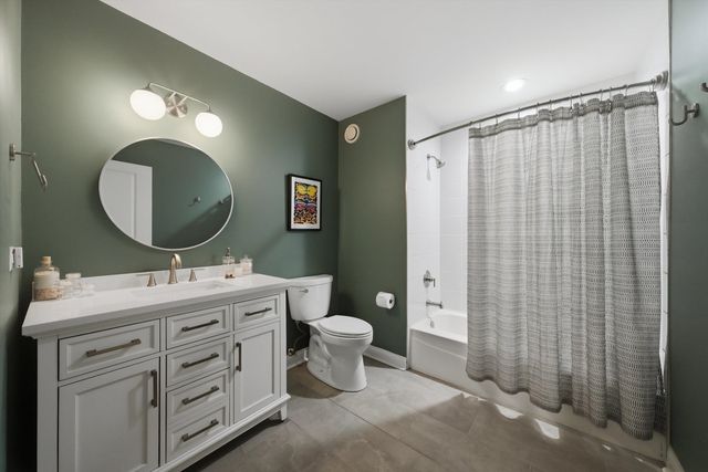 230 W Division Street 804, Chicago, IL 60610