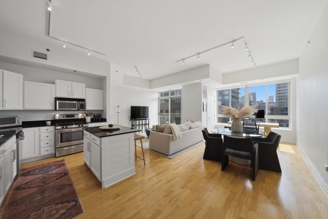 230 W Division Street 804, Chicago, IL 60610