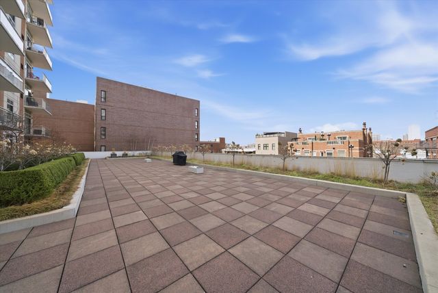 230 W Division Street 804, Chicago, IL 60610