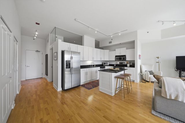 230 W Division Street 804, Chicago, IL 60610