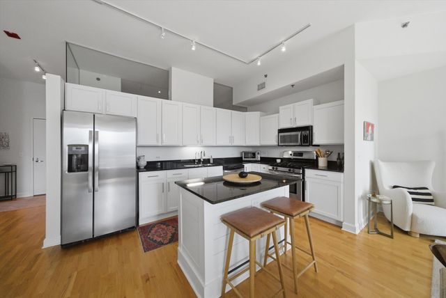 230 W Division Street 804, Chicago, IL 60610