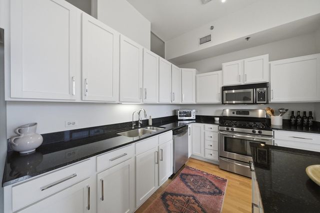 230 W Division Street 804, Chicago, IL 60610