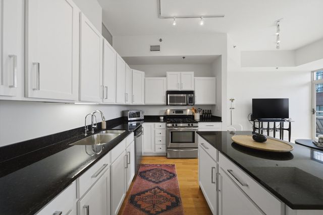 230 W Division Street 804, Chicago, IL 60610