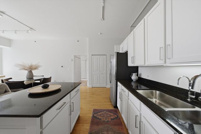 230 W Division Street 804, Chicago, IL 60610