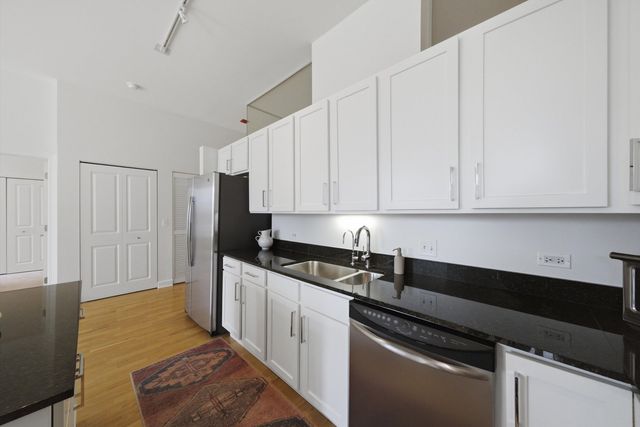 230 W Division Street 804, Chicago, IL 60610