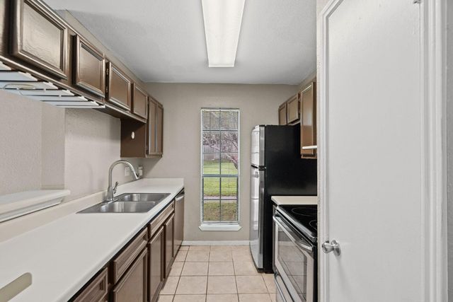 1601 Faro DR 1504, Austin, TX 78741