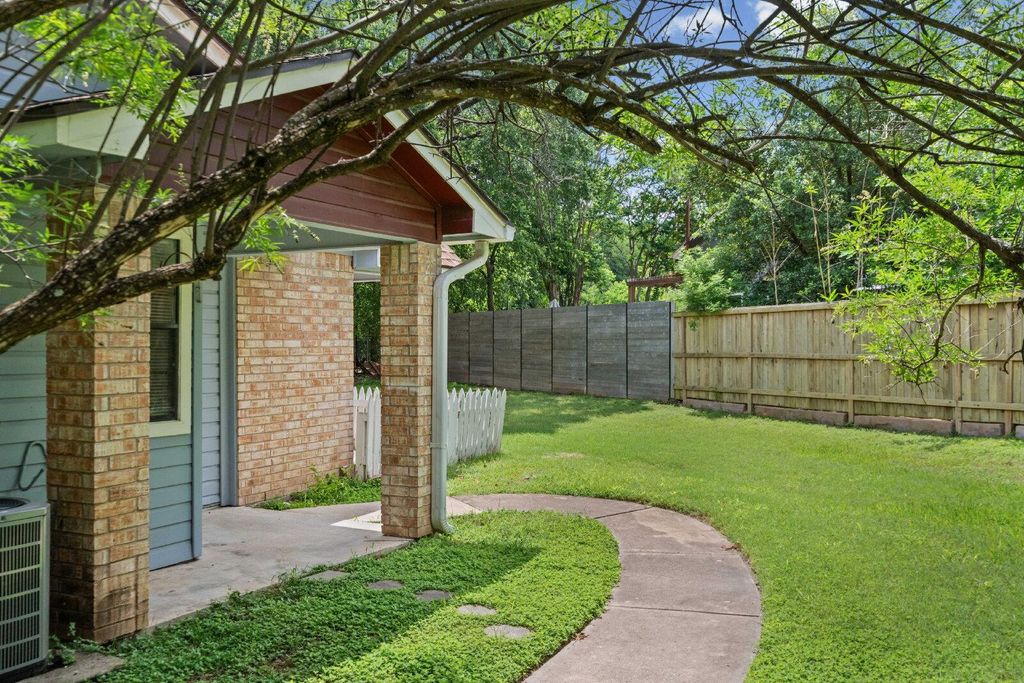 1601 Faro DR 1504, Austin, TX 78741