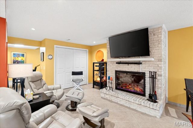 2 Tanewood Court, Belleville, IL 62223
