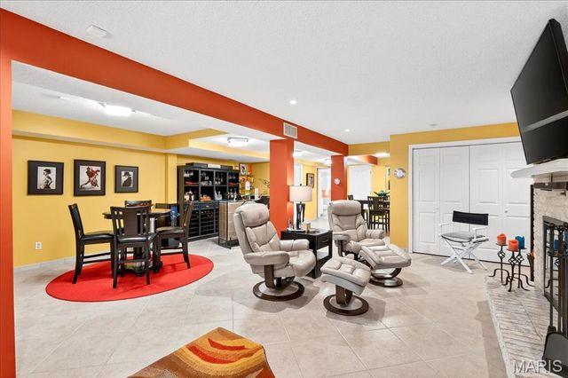 2 Tanewood Court, Belleville, IL 62223