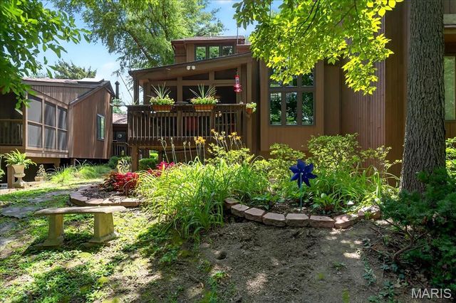 2 Tanewood Court, Belleville, IL 62223