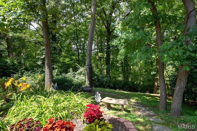 2 Tanewood Court, Belleville, IL 62223