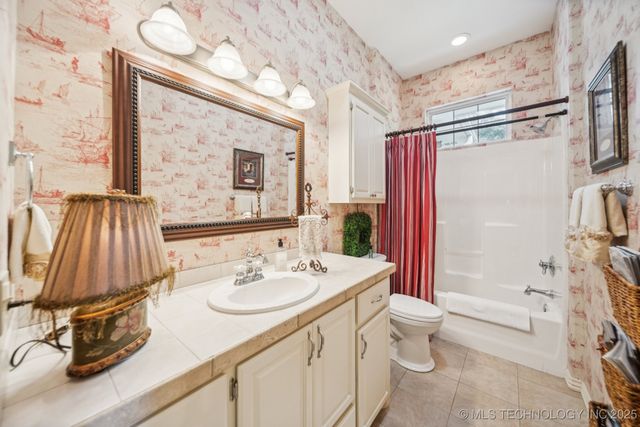 5400 Rolling Oaks Trail, Muskogee, OK 74401