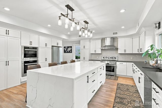 27 Marshall Place, Sayreville, NJ 08872