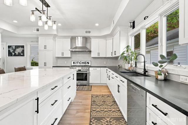 27 Marshall Place, Sayreville, NJ 08872