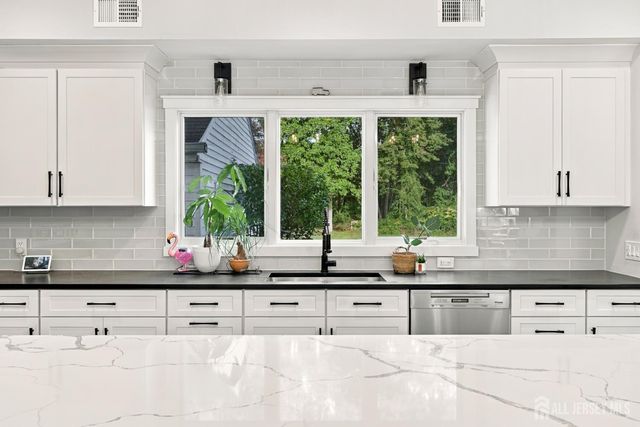 27 Marshall Place, Sayreville, NJ 08872