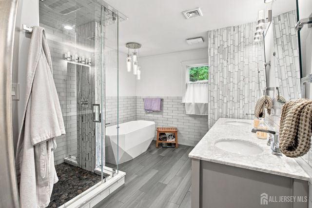 27 Marshall Place, Sayreville, NJ 08872