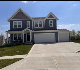 400 Waterlily Lane, Pataskala, OH 43062