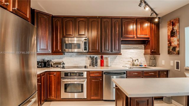 5750 Collins Avenue 7A, Miami Beach, FL 33140