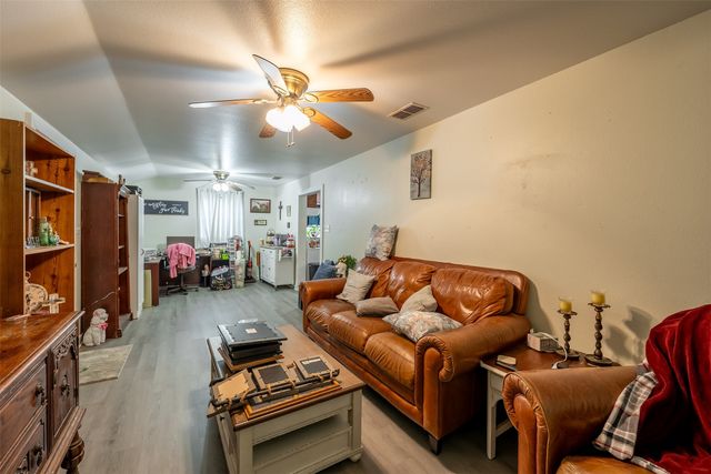 408 E Kolstad Street, Palestine, TX 75801