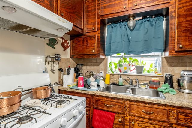 408 E Kolstad Street, Palestine, TX 75801