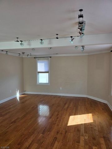 929 Adams Ave, Elizabeth City, NJ 07201