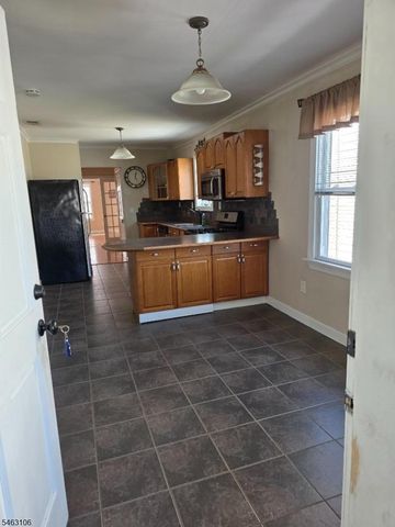 929 Adams Ave, Elizabeth City, NJ 07201