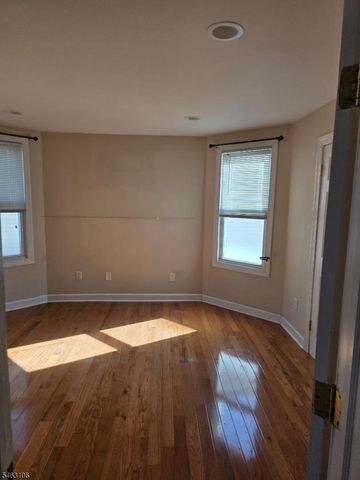 929 Adams Ave, Elizabeth City, NJ 07201