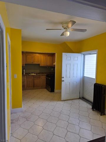 929 Adams Ave, Elizabeth City, NJ 07201