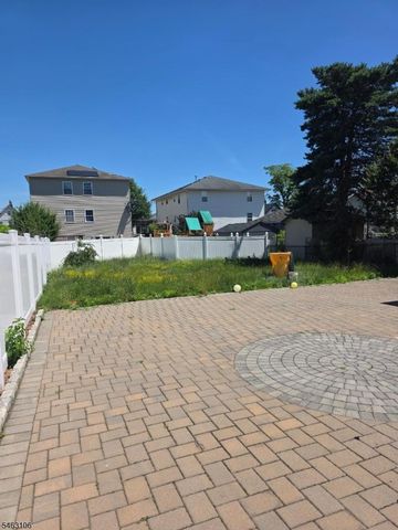 929 Adams Ave, Elizabeth City, NJ 07201