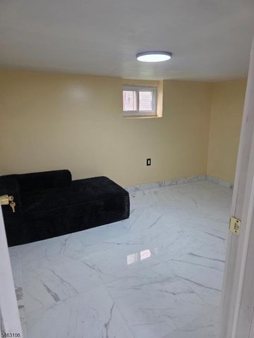929 Adams Ave, Elizabeth City, NJ 07201