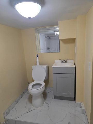 929 Adams Ave, Elizabeth City, NJ 07201