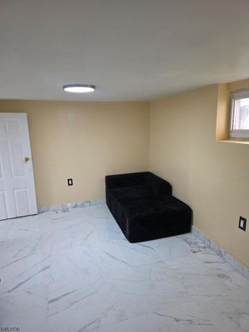 929 Adams Ave, Elizabeth City, NJ 07201