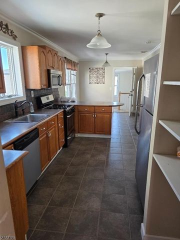 929 Adams Ave, Elizabeth City, NJ 07201